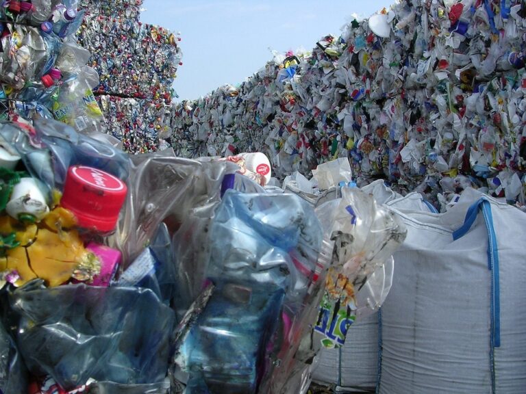 Falešná recyklace Německa, kde končí tisíce tun plastového odpadu?