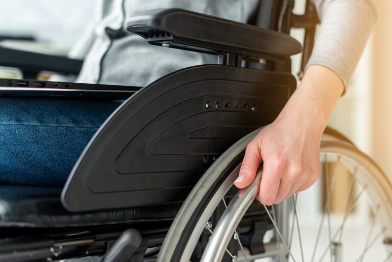 4 různé přístupy k osobní mobilitě postižených občanů